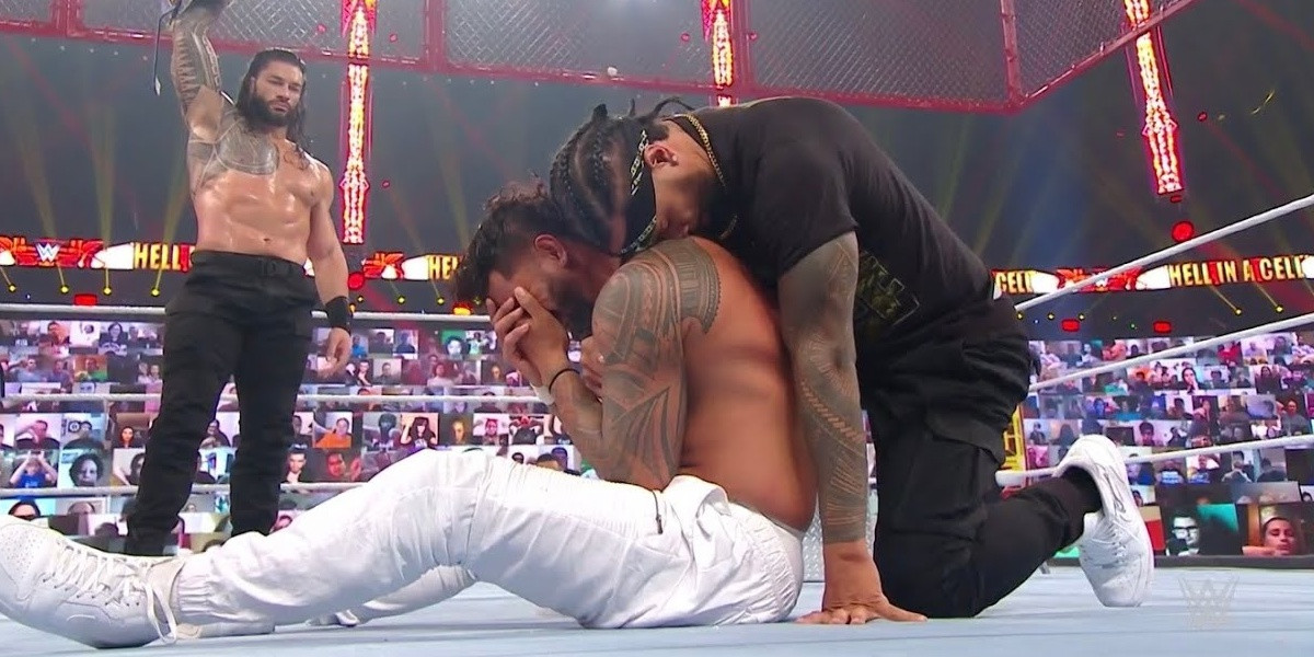 reigns-usos-hell-in-a-cell-cropped.jpg